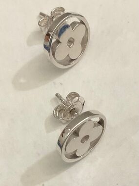 Idylle Blossom Ear Stud , 14 K White Gold.
